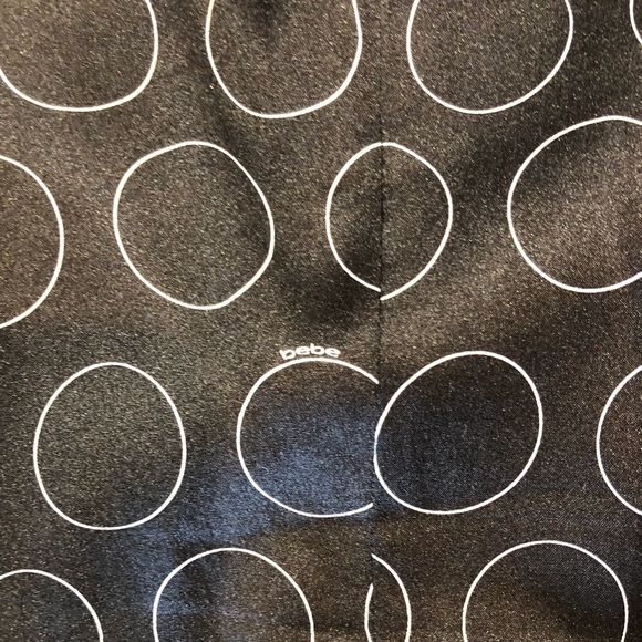 BeBe Silk top with tie waist. LadyBosssss - Picture 4 of 4